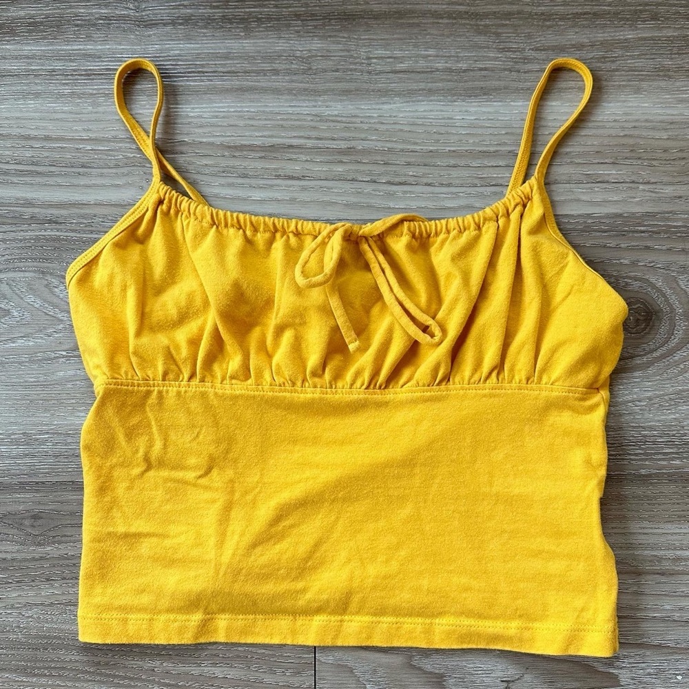 summery urban tank